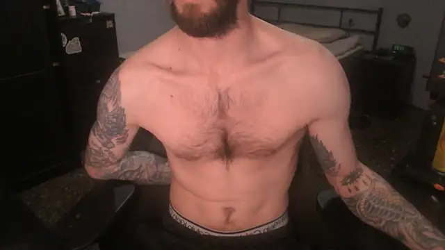 Snapshot of SexxxyLouis chatting on January 6, 2026, 9:35 am SexxxyLouis online show from January 6, 2026, 9:35 am