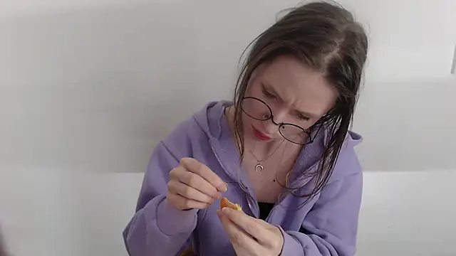 Snapshot of _Hanna_Moon_ chatting on April 16, 2026, 12:39 pm Hanna Moon online show from April 16, 2026, 12:39 pm