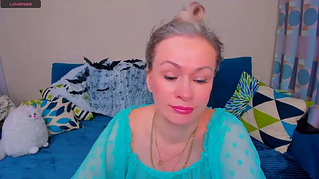 EllenMoore online show from October 29, 2025, 3:05 am