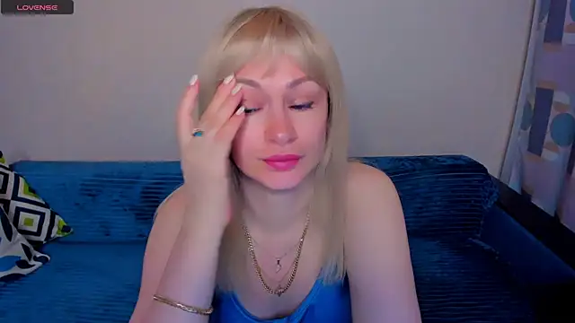EllenMoore online show from July 5, 2026, 3:11 am