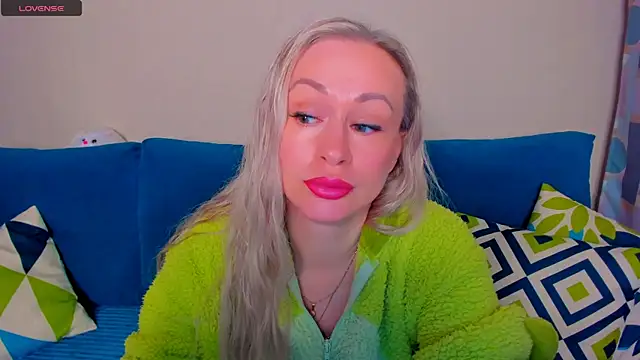 EllenMoore online show from October 14, 2025, 3:07 am