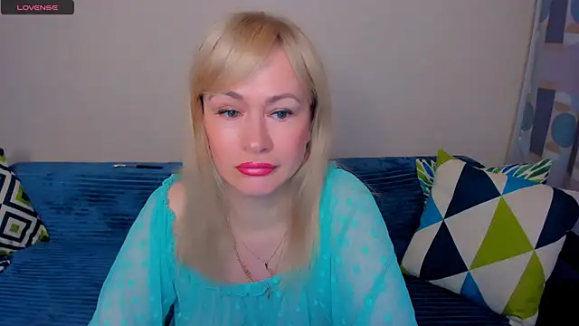 EllenMoore online show from July 2, 2026, 3:23 am