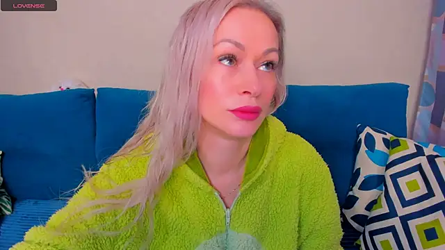 EllenMoore online show from October 25, 2025, 3:06 am