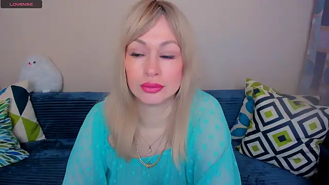 EllenMoore online show from May 2, 2026, 3:12 am