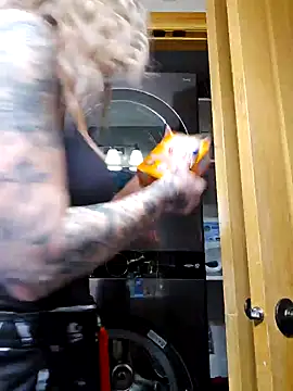 Snapshot of LilyOrion chatting on February 6, 2025, 7:18 pm LilyOrion online show from February 6, 2025, 7:18 pm