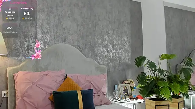 Snapshot of LisaCroft chatting on May 11, 2026, 7:21 am LisaCroft online show from May 11, 2026, 7:21 am