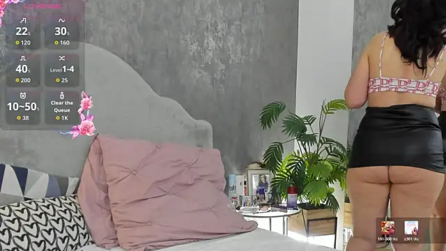 Snapshot of LisaCroft chatting on April 17, 2026, 3:53 am LisaCroft online show from April 17, 2026, 3:53 am