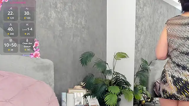 Snapshot of LisaCroft chatting on April 12, 2026, 4:38 am LisaCroft online show from April 12, 2026, 4:38 am