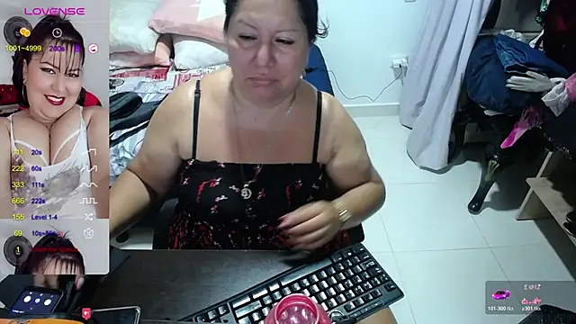 Brenda Berck  online show from November 7, 2025, 3:44 am