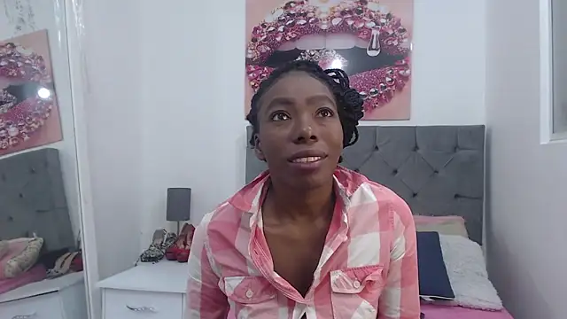 Snapshot of kirajohnson chatting on February 18, 2025, 5:53 pm kirajohnson online show from February 18, 2025, 5:53 pm