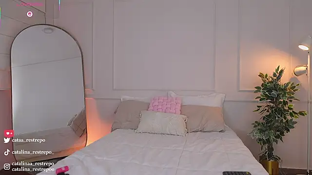 Snapshot of CATALINA_RESTREPO chatting on May 17, 2026, 2:00 am CATALINA RESTREPO online show from May 17, 2026, 2:00 am