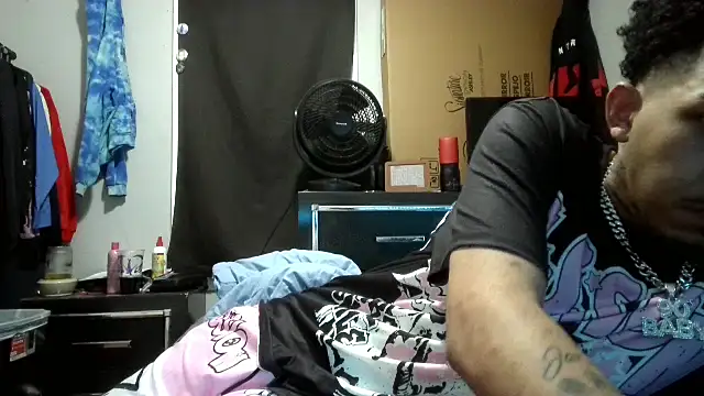 Snapshot of bigdickjojo69 chatting on February 15, 2026, 2:12 am bigdickjojo69 online show from February 15, 2026, 2:12 am