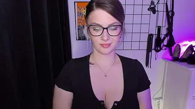 Snapshot of 1Sandy chatting on February 28, 2025, 5:48 pm 1Sandy online show from February 28, 2025, 5:48 pm