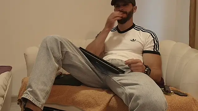 Snapshot of MauroTwin chatting on May 15, 2026, 5:11 pm MauroTwin online show from May 15, 2026, 5:11 pm