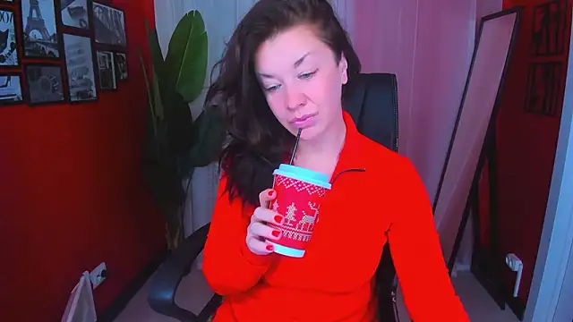 Snapshot of AnaMills chatting on February 10, 2026, 10:14 am AnaMills online show from February 10, 2026, 10:14 am