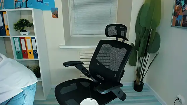 AnaMills online show from September 17, 2025, 3:03 pm