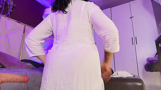 Snapshot of Inndrahot chatting on October 19, 2025, 3:53 am Inndrahot online show from October 19, 2025, 3:53 am