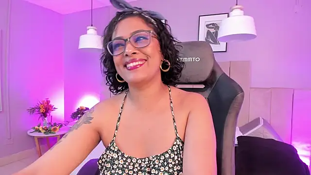 Snapshot of Inndrahot chatting on March 7, 2025, 3:40 am Inndrahot online show from March 7, 2025, 3:40 am