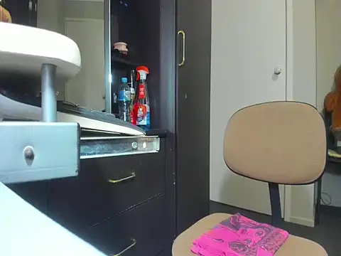 Snapshot of Angelchezcka chatting on February 11, 2026, 2:22 am Angelchezcka online show from February 11, 2026, 2:22 am