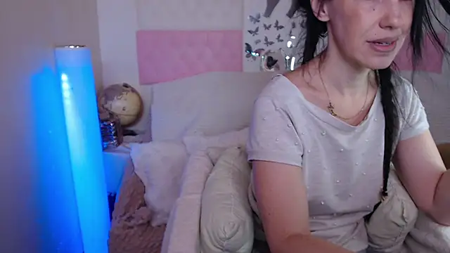 -carla- online show from November 26, 2025, 2:39 pm