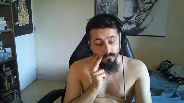 Snapshot of kevinmillas chatting on May 25, 2026, 3:22 pm kevinmillas online show from May 25, 2026, 3:22 pm