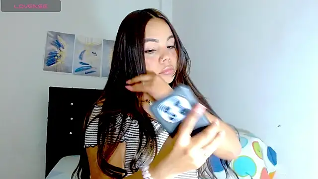 Snapshot of Kylie_loveee chatting on October 22, 2025, 1:38 am Kylie loveee online show from October 22, 2025, 1:38 am