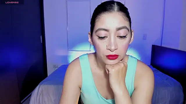 Snapshot of MeganWhite3 chatting on March 28, 2026, 2:23 am MeganWhite3 online show from March 28, 2026, 2:23 am