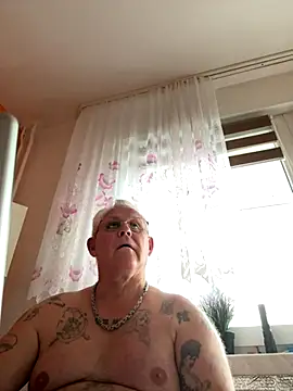 smaili1513 online show from September 17, 2025, 12:18 pm