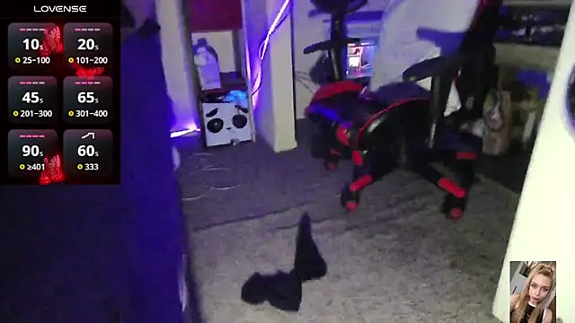 Blondiewithanass online show from April 10, 2026, 9:00 pm