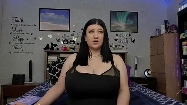 Snapshot of Rayna chatting on January 9, 2025, 12:57 am Rayna online show from January 9, 2025, 12:57 am