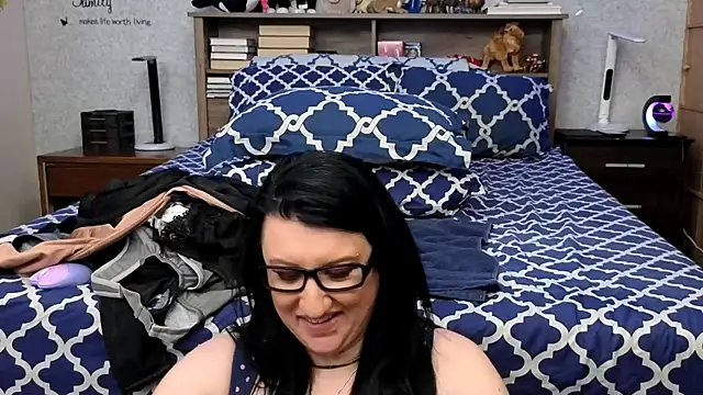 Snapshot of Rayna chatting on February 21, 2025, 1:22 am Rayna online show from February 21, 2025, 1:22 am