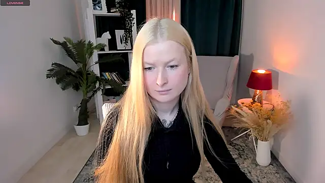 Laly Peach online show from March 28, 2026, 4:41 pm