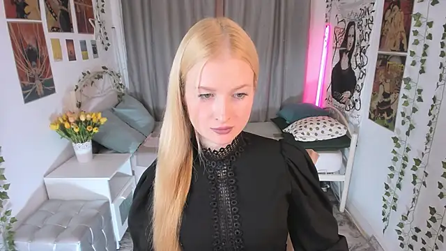 Laly Peach online show from November 11, 2025, 4:02 pm