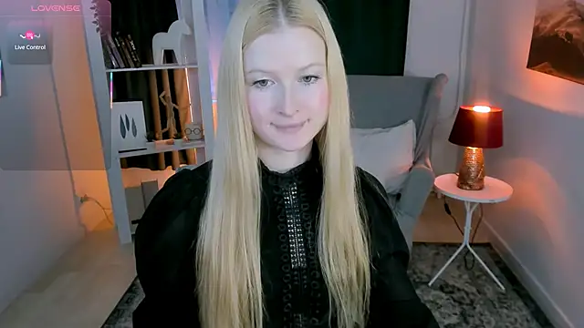 Laly Peach online show from November 3, 2025, 11:03 am