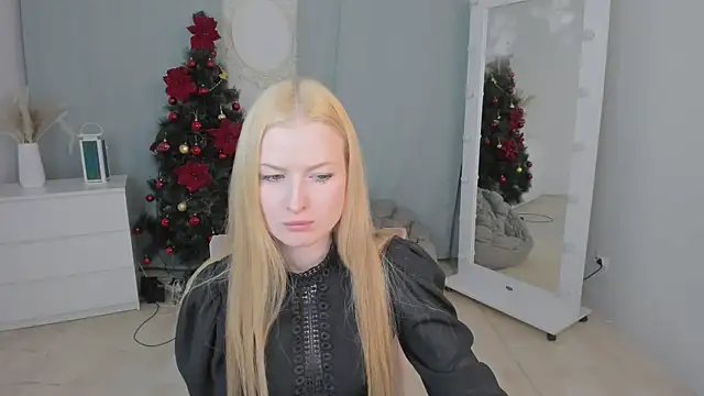 Laly Peach online show from January 12, 2026, 6:42 am