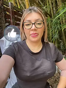 Snapshot of DIANITA_1988 chatting on March 14, 2026, 4:46 pm DIANITA 1988 online show from March 14, 2026, 4:46 pm