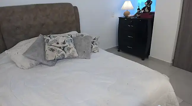 Snapshot of K_a_t_i_a_ chatting on December 5, 2024, 3:44 pm K a t i a online show from December 5, 2024, 3:44 pm