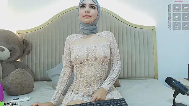 dalilasaadi  online show from October 13, 2025, 5:03 pm