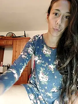 Snapshot of Luna-Natural chatting on February 9, 2026, 3:04 am Luna-Natural online show from February 9, 2026, 3:04 am