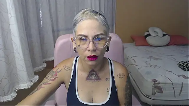 moon cat85 online show from June 17, 2026, 3:00 pm
