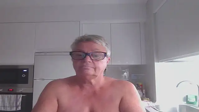 GrannyChrissy68 online show from October 15, 2025, 9:45 pm