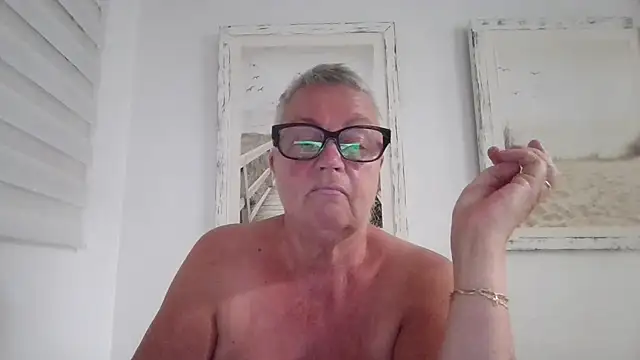 GrannyChrissy68 online show from October 18, 2025, 8:55 pm