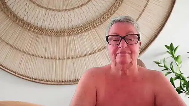 GrannyChrissy68 online show from May 24, 2026, 9:15 pm