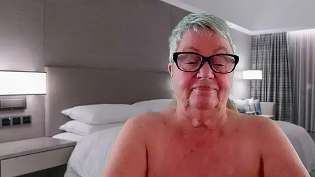 GrannyChrissy68 online show from May 22, 2026, 8:51 pm