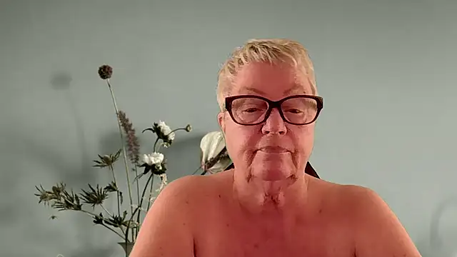 GrannyChrissy68 online show from March 19, 2026, 3:56 pm