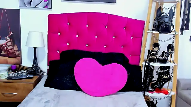 IsabellaMasoch online show from October 18, 2025, 10:56 pm