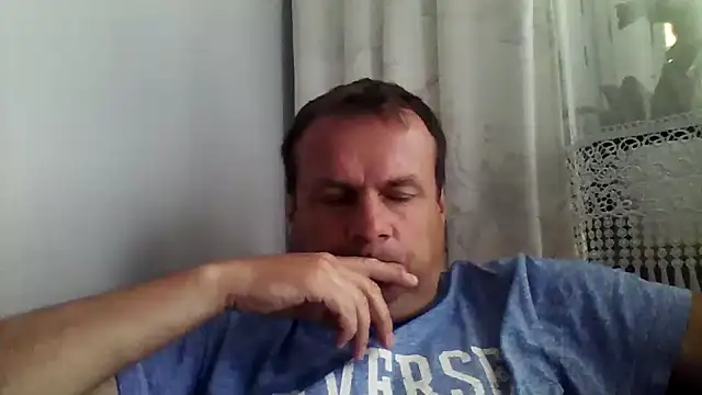 Snapshot of grzes19763 chatting on July 8, 2026, 8:15 am grzes19763 online show from July 8, 2026, 8:15 am