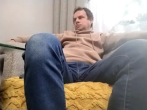 grzes19763 online show from September 30, 2025, 8:42 am