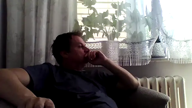 grzes19763 online show from May 20, 2026, 9:39 am