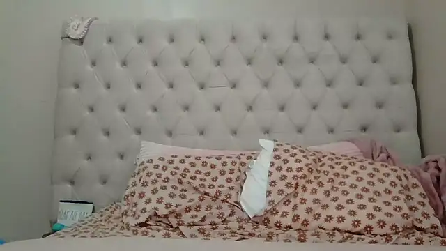 Snapshot of beautylovess chatting on January 17, 2026, 4:43 pm beautylovess online show from January 17, 2026, 4:43 pm